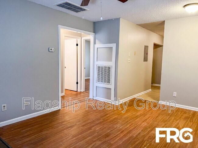 Photo - 211 Connie Cir