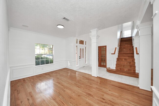 Photo - 15919 Lake Lodge Dr