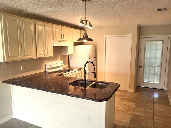 Photo - 11255 Pendleton Ave Unit 11255 Pendleton Ave #B