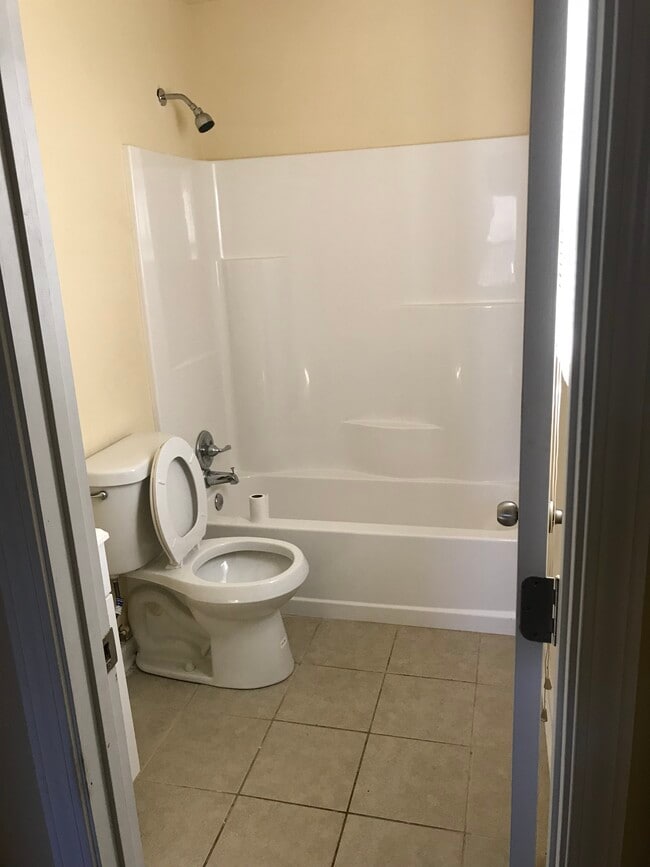 Baño 2 - 2588 wren cir