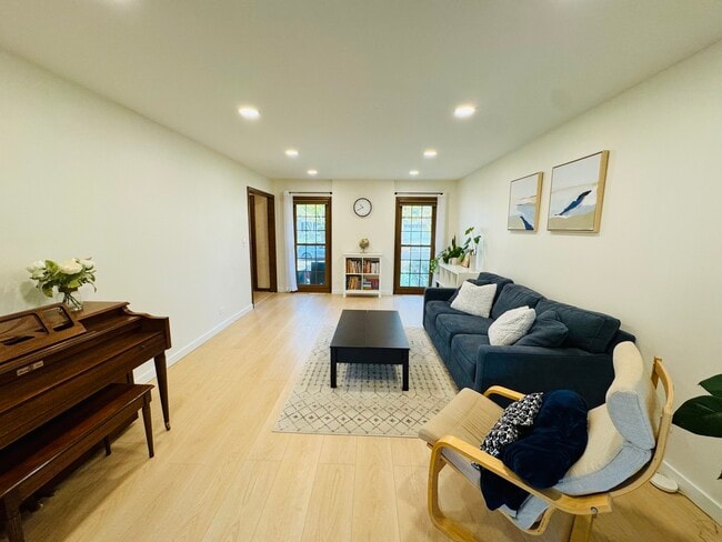 Photo - 817 Huntleigh Dr