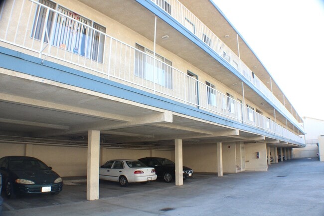Photo - 14037 Cerise Ave Unidad 15