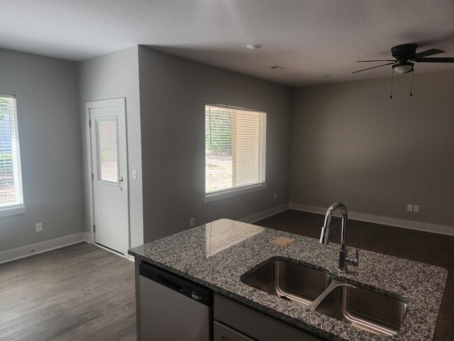 Photo - 1108 SE 8th St