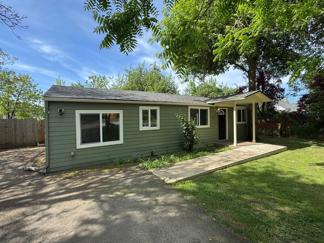 3 Bedroom House off Coburg Road - 3 Bedroom House off Coburg Road