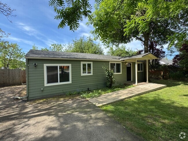 Building Photo - 3 Bedroom House off Coburg Road