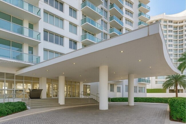 Photo - 1000 West Ave Unidad 807 Rental