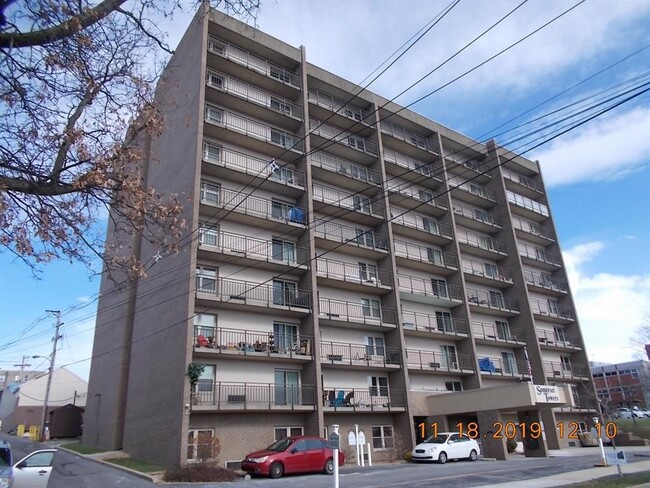 Building Photo - 126 W Church St Rental