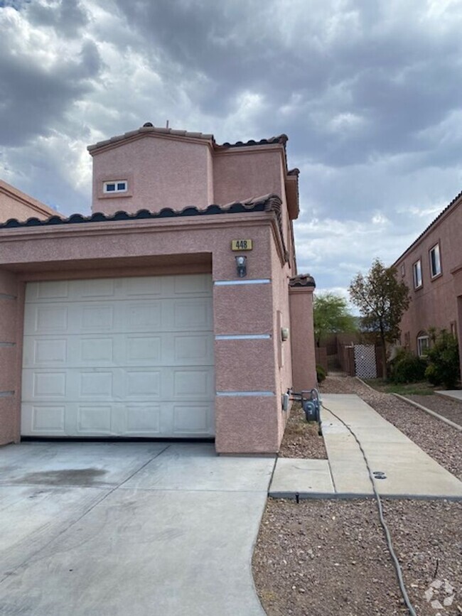 Building Photo - 3 Bedroom Duplex Rental