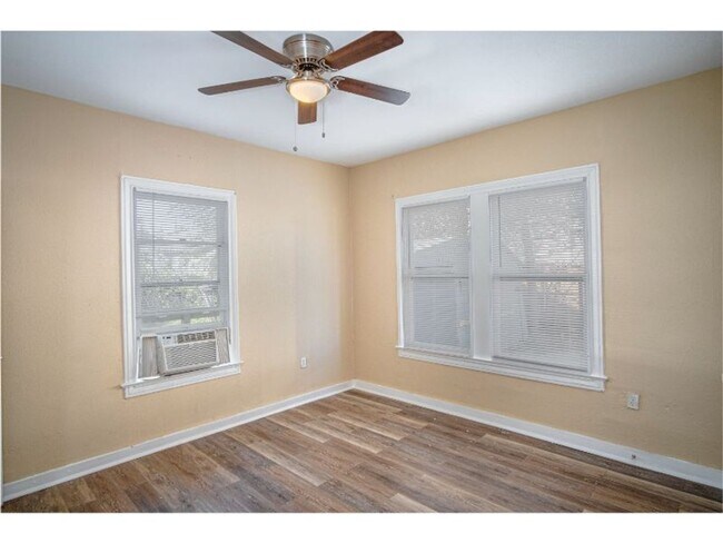 Photo - 907 Iowa St Unit 1