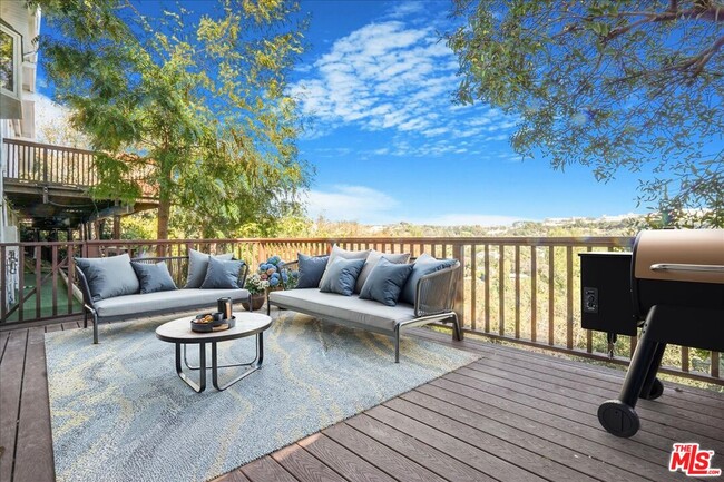 Photo - 962 N Tigertail Rd House