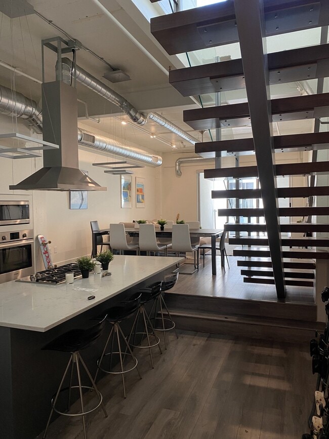 Building Photo - 316 W 200 S