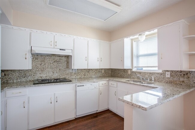 Photo - 7010 Kingsbury Dr