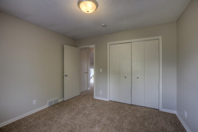 Photo - Convenient location! Side Split in Western Omaha.