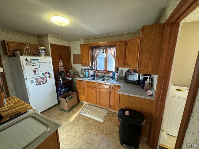 Photo - 208 E Clark St