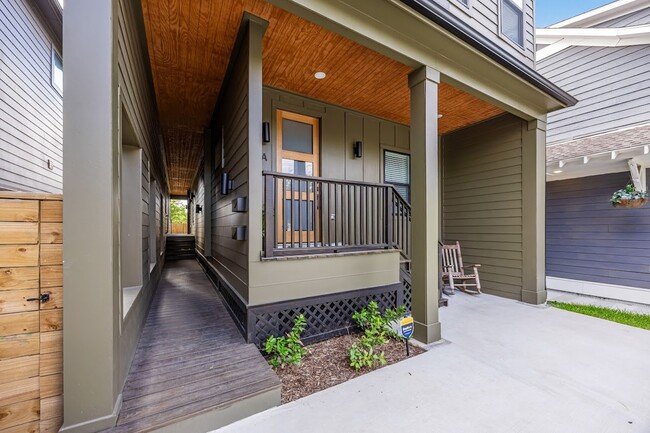 Photo - 3327 Cornell St