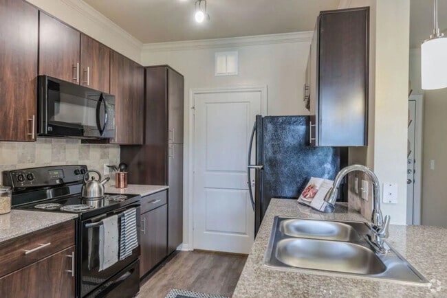 Building Photo - Make Your Move with $500 in Savings Unit HW11 Rental