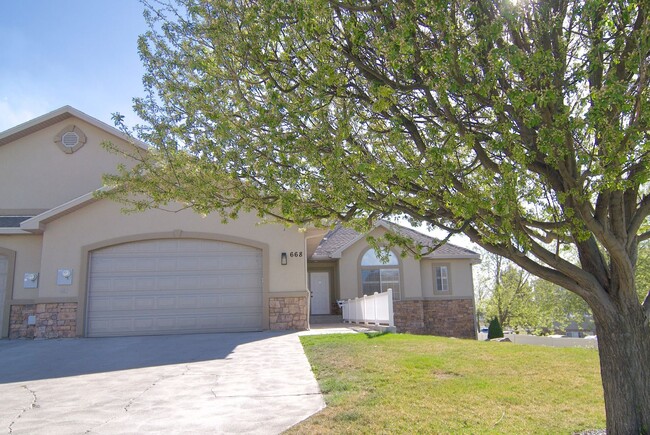 Building Photo - Stunning & Spacious 4-bedroom, 3-bathroom two-story home located in Rexburg, Idaho