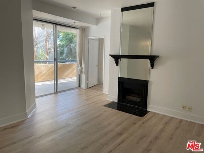 Building Photo - 525 S Berendo St Unit 107 Rental