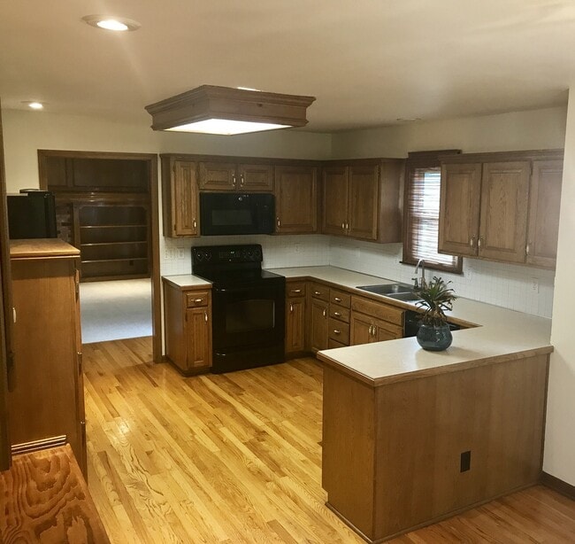 Photo - {15031} Charming Two Story Home + Huge, Fenced Yard + Cul de Sac