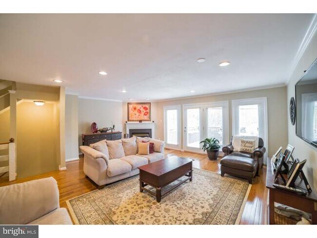 Photo - 427 Oakmont Ct