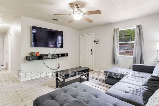 Photo - 1261 Basin St