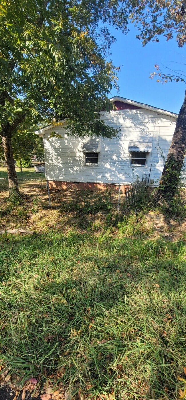 Photo - 618 Ledford St