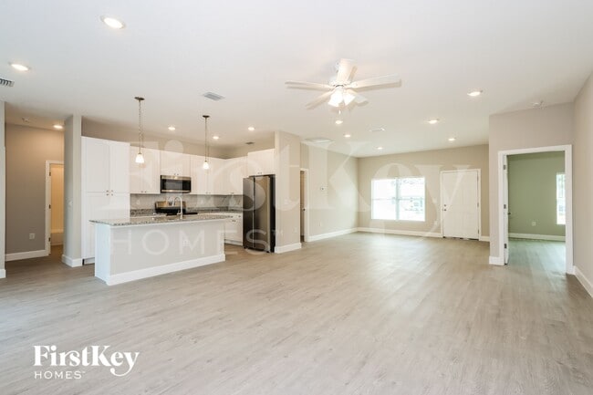 Photo - 1335 Towton St SE