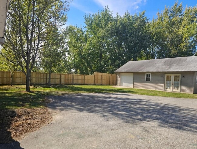 Photo - 1019 W 150 N