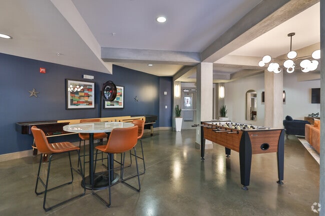 Clubhouse - 400 Rhett