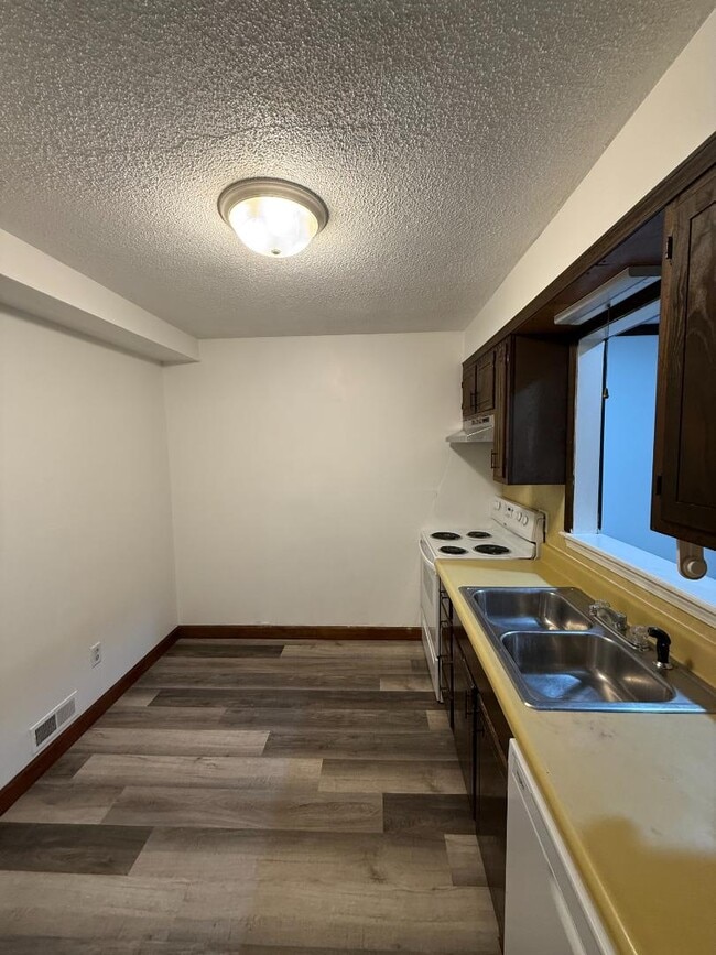 Photo - 2305 Southridge Dr