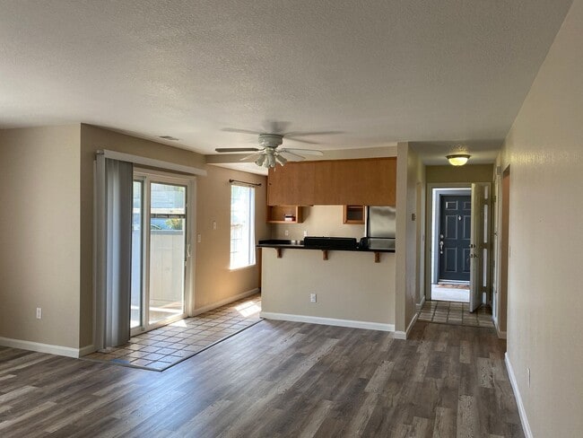 Photo - 2 Bedroom 2 Bathroom Condo Close to Freeway, Schools & Shopping Unidad B
