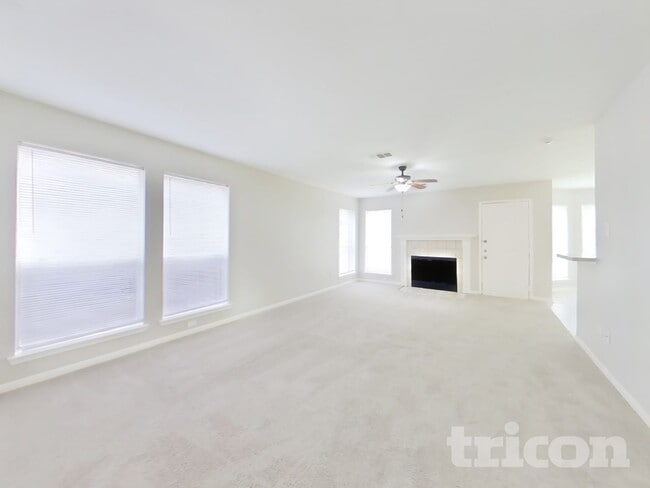 Photo - 1702 Glacier Blue Dr