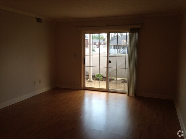 Building Photo - 1338 Lynmar Dr Unit 1338 Lynmar Dr #3 Rental