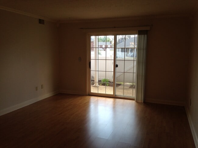 Photo - 1338 Lynmar Dr Condo Unit 1338 Lynmar Dr #3