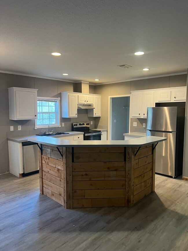 Photo - 477 Windwood Dr