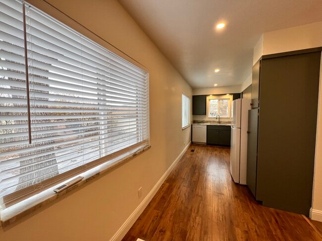 1405 E Parkway Ave Unit Parkway Ave Apt