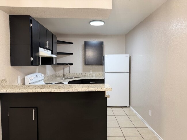 Photo - Palm Garden Apartments
