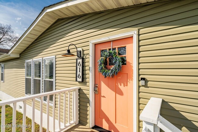 Photo - 616 Newport Ave