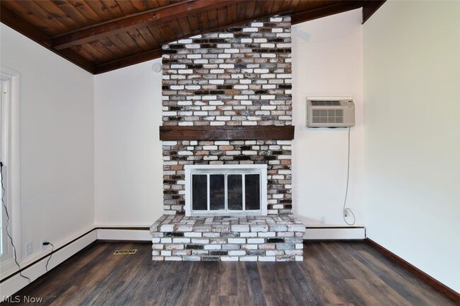 Photo - 381 Hickory Hill Rd