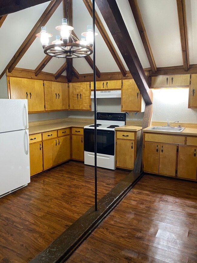 Building Photo - 125 Federal Aid Secondary 1780 Unit Apt 5