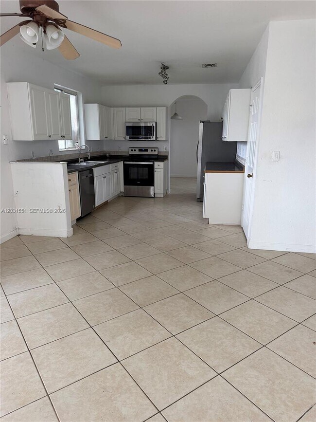 3581 NE 11th Dr