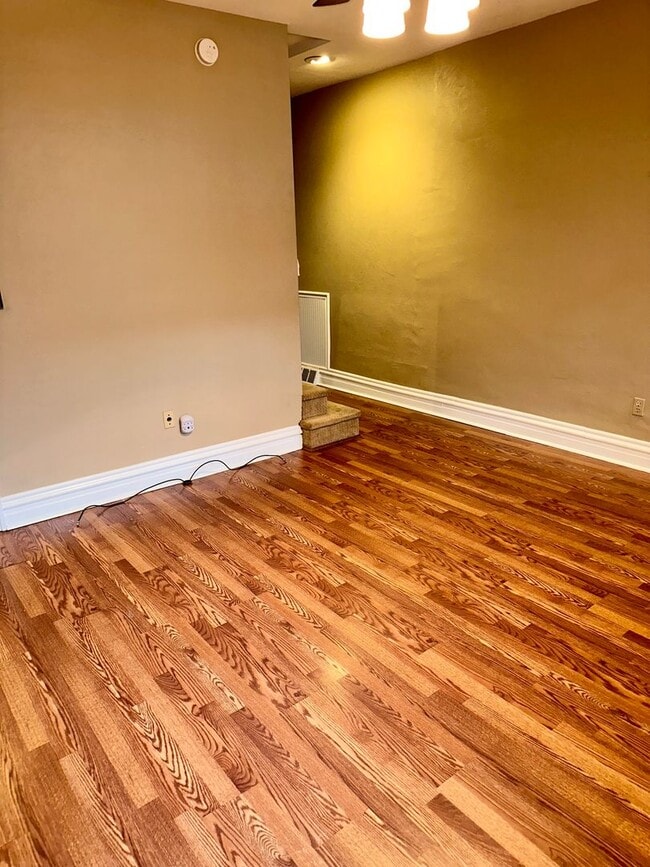 Photo - 2807 Jane St