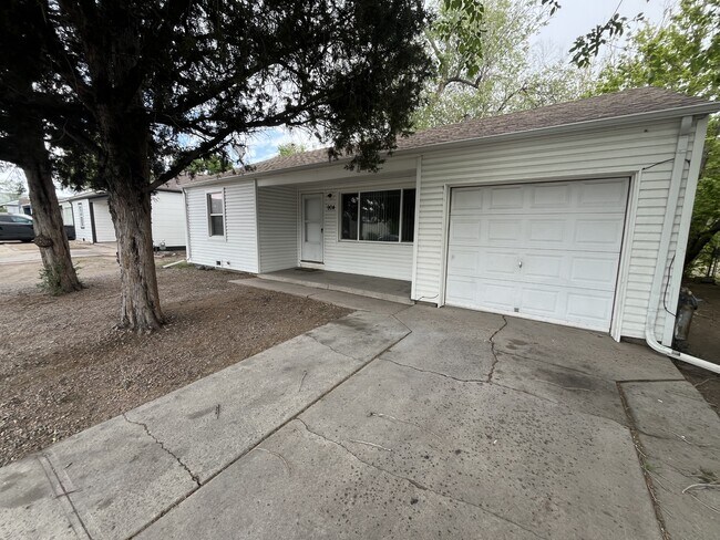 Photo - 904 Sheridan Blvd