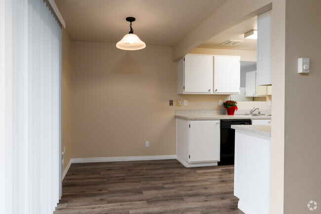 1BR, 1BA - 690SF - Cherry Bluffs & Cherry Ridge Apartments