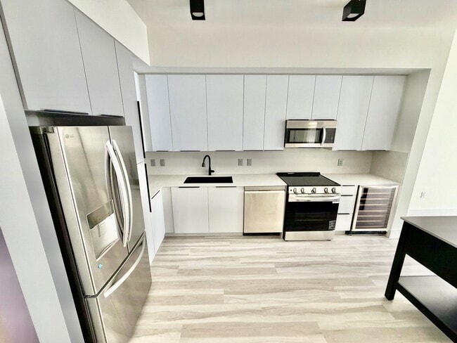 Building Photo - 18631 NE 25th Pl