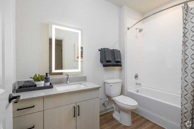 4BR, 4BA - 1,352SF - Primary Bathroom