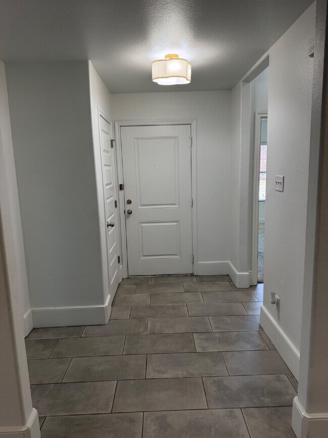 Photo - Spacious 3/2/2 Unit B