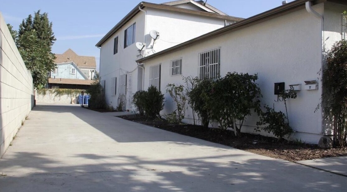 1421 W 35Th Pl - 1421 W 35Th Pl