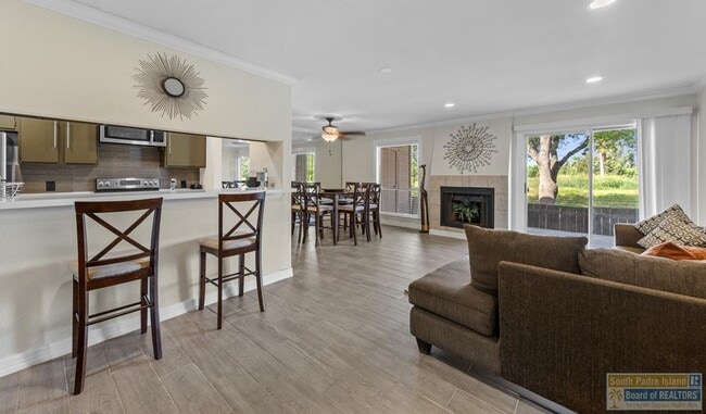 Building Photo - 4601 Carmen Ave Unit 2207 Rental