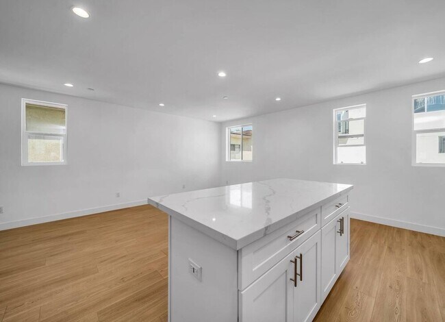 Photo - 227 N Park View St Unit 229B